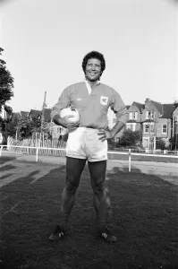 Mirror/1300to1399 01335/tom jones rugby strip london welsh rugby club Mirror/1300to1399 01335/tom jones rugby strip london welsh rugby club