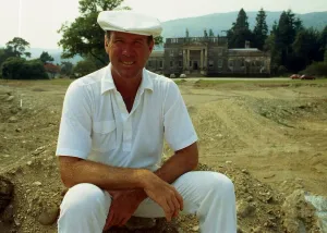 Tom Weiskopf golfer wearing white cap April 1990 Tom Weiskopf golfer wearing white cap April 1990