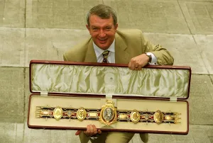 Tommy Gilmour September 1998 with the Lonsdale belt won by Chic Calderwood Tommy Gilmour September 1998 with the Lonsdale belt won by Chic Calderwood