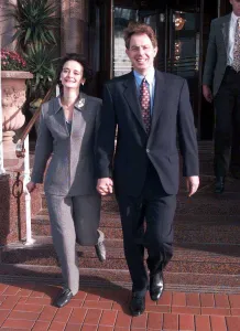 Mirror/0200to0299 00203/tony blair labour leader mp wife cherie booth Mirror/0200to0299 00203/tony blair labour leader mp wife cherie booth