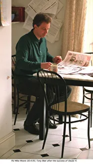 Mirror/0200to0299 00204/tony blair leader labour party home kitchen Mirror/0200to0299 00204/tony blair leader labour party home kitchen