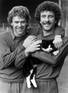 Tony Woodcock, Alan Sunderland and Gunner the Highbury stadium mouse catcher Tony Woodcock, Alan Sunderland and Gunner the Highbury stadium mouse catcher