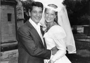 Tracy Childs actress in wedding dress with groom Dbase A©Mirrorpix Tracy Childs actress in wedding dress with groom Dbase A©Mirrorpix