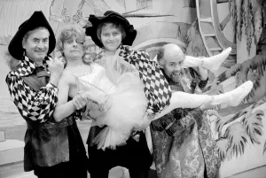Mirror/0100to0199 00122/tv aint alf ot mum melvyn hayes gloria Mirror/0100to0199 00122/tv aint alf ot mum melvyn hayes gloria