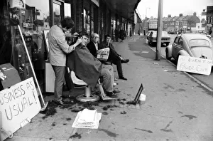 Unusual/Humour: Outdoor Haircuts: Docker Joe White having a haircut Unusual/Humour: Outdoor Haircuts: Docker Joe White having a haircut