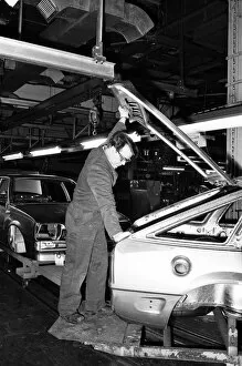 Images Dated 22nd January 1982: Vauxhall car worker Ken Brown on the assembly line at the Vauxhall factory in Luton
