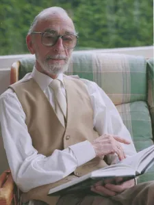 Veteran Irish Actor David Kelly February 1999, David is better known for his TV roles Veteran Irish Actor David Kelly February 1999, David is better known for his TV roles