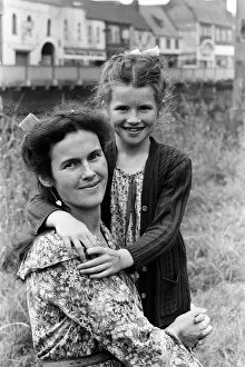 Images Dated 25th July 1983: Victoria Gillick and her daughter Jessie, aged 9, at home in Wisbech, Cambridgeshire