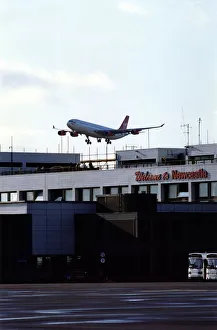Mirror/0300to0399 00328/virgin atlantic airbus a340 aircraft newcastle Mirror/0300to0399 00328/virgin atlantic airbus a340 aircraft newcastle