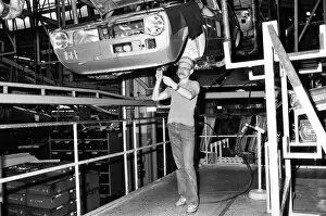 Images Dated 22nd January 1982: Volkswagen assembly line worker Peter Schredewitz at work in Wolfsburg, Germany