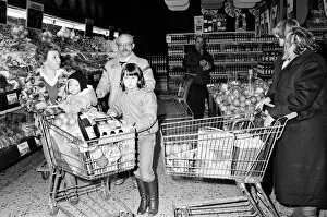 Images Dated 22nd January 1982: Volkswagen assembly line worker Peter Schredewitz at a supermarket in Wolfsburg, Germany