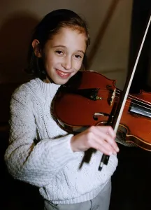 Walton Sextuplets Sarah Walton on the violin dbase Walton Sextuplets Sarah Walton on the violin dbase