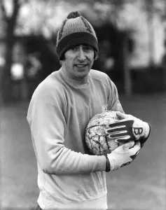 Warming to the task, Chelsea goal-keeper Peter Bonetti who faces Manchester United Warming to the task, Chelsea goal-keeper Peter Bonetti who faces Manchester United