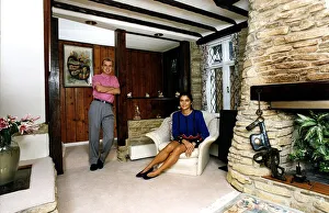 Wayne Dobson Magician with Karen Dobson in cottage living room Dbase A©Mirrorpix Wayne Dobson Magician with Karen Dobson in cottage living room Dbase A©Mirrorpix