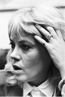 Wendy Richard Actress in distress - December 1985 Dbase MSI Wendy Richard Actress in distress - December 1985 Dbase MSI