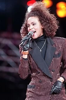 Images Dated 11th June 1988: Whitney Houston at Nelson Mandela Concert June 1988 performing at Wembley Stadium