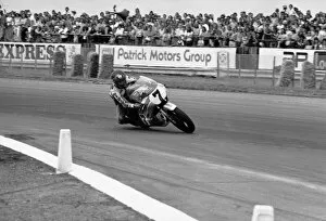 Images Dated 10th August 1975: Winner of the John Player Grand Prix, World Champion Barry Sheene in action at