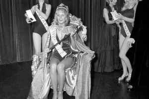 The winner Miss Australia. December 1972 72-11295-003 The winner Miss Australia. December 1972 72-11295-003