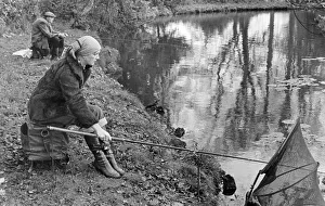 Woman angler seen here on the banks of the River Trent. 22nd November 1977 Woman angler seen here on the banks of the River Trent. 22nd November 1977