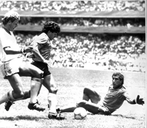 World Cup 1986 England 1 Argentina 2 Quarter Finals Maradona scores an World Cup 1986 England 1 Argentina 2 Quarter Finals Maradona scores an