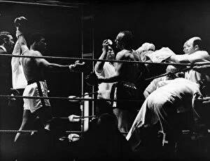 00236 Collection: World heavyweight title fight between American champion Cassius Clay