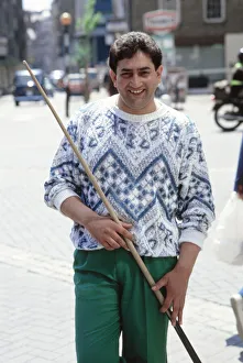 World snooker champion Joe Johnson poses with cue in the street. 28th May 1986 World snooker champion Joe Johnson poses with cue in the street. 28th May 1986