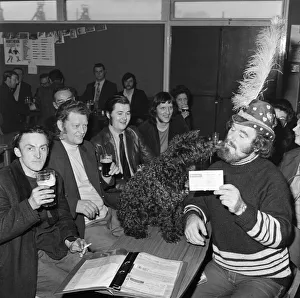 Yodelling dog collects £400 for charity. 1975 Yodelling dog collects £400 for charity. 1975