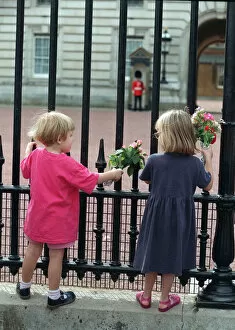 Images Dated 1st September 1997: YOUNG CHILDREN OUTSIDE THE GATES OF BUCKINGHAM PALACE HOLDING FLOWERS IN TRIBUTE FOR THE