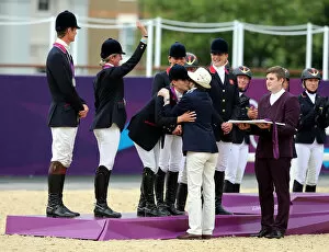 Sport Selection Collection: Zara Phillips Receives Her Medal From Her Mother, The Prince