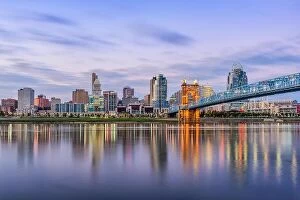 Images Dated 2nd November 2017: Cincinnati, Ohio, USA downtown skyline on the Ohio River