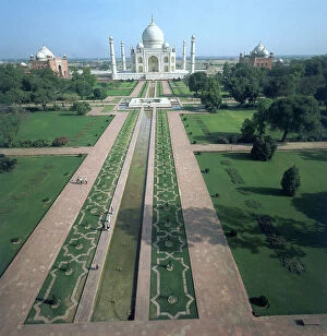 India Collection: Bird's eye view of the Taj Mahal, Agra, state of Uttar Pradesh