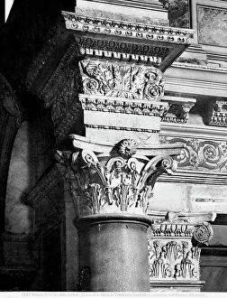 Images Dated 6th September 2007: Capital and cornice of the large arch, Church of S. Maria in Trastevere, Rome