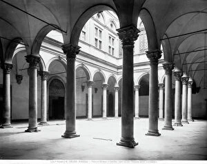 Images Dated 17th January 2013: Courtyard of Palazzo Strozzi in Florence