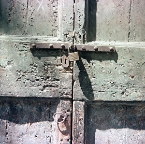 Images Dated 9th March 2015: Door with padlock, Florence