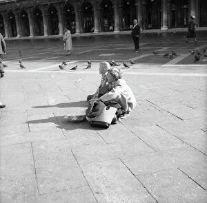 Images Dated 30th May 2016: Foreign children in Piazza D. Marco, Venice