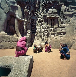 Images Dated 31st May 2007: Group portrait in prayer in front of the great bas-relief in stone featuring The Penance of Arjuna