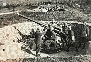 Images Dated 30th September 2014: Italian soldiers manoeuvres during World War II
