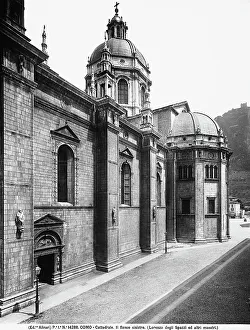 The left side of the Cathedral of Como