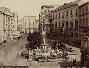 Images Dated 12th November 2008: Neptune Fountain in Via Medina, Naples