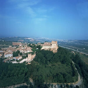Images Dated 3rd July 2007: The 'Paolo e Francesca' Castle in Gradara