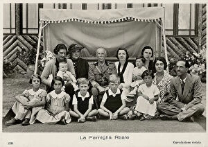 Images Dated 18th May 2011: Portrait of the Savoy royal family: in the group King Vittorio Emanuele III with Queen Elena