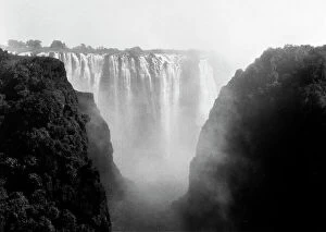 Mosi-oa-Tunya / Victoria Falls Collection: Victoria Falls from Knife Edge, in Africa. In the foreground a rocky gorge