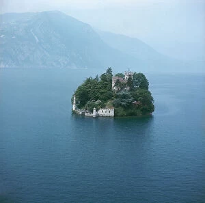Images Dated 22nd November 2006: View of the Island of Loreto and the villa there, Lake Iseo