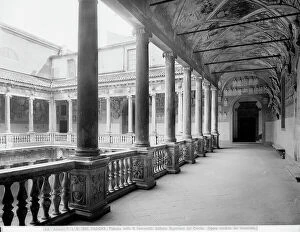 Images Dated 11th August 2017: View of the upper gallery of the courtyard of the palace of the University of Padua, known as 'il B'