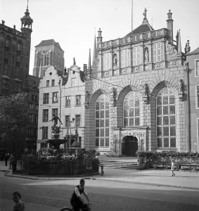 Danzig Print: Artushof Court View