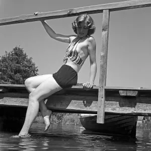 Black And White Female Model Prints: Freizeit