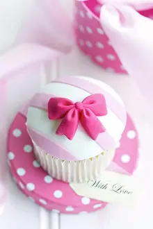 September Prints: Cupcake in a Gift Box Print