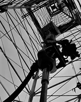 Images Dated 14th December 2010: Low Angle Oil Well Print
