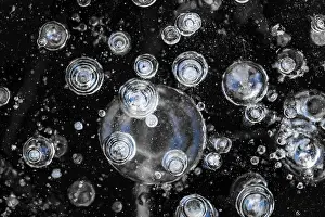 No People In The Snow Prints: Air pockets, air bubbles and structures in ice