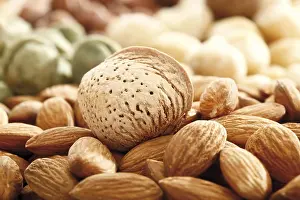 Studio Shot Backgrounds Prints: Almonds and mixed nuts, full format